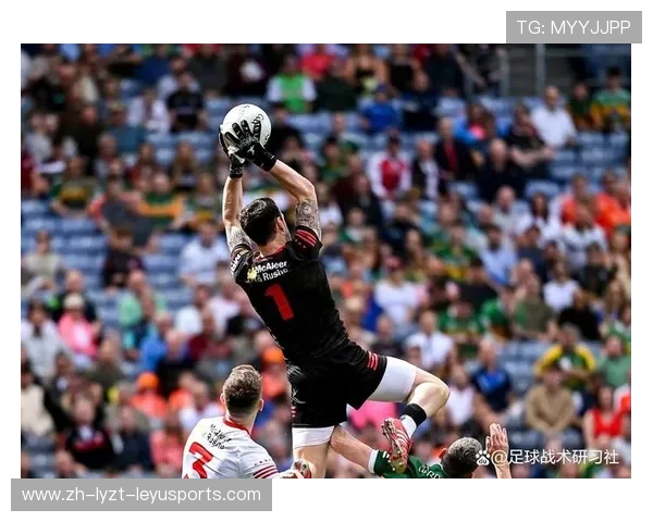 门将革命:现代足球守门员角色演变与技术突破